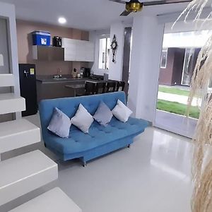 casa frente a la playa con piscina